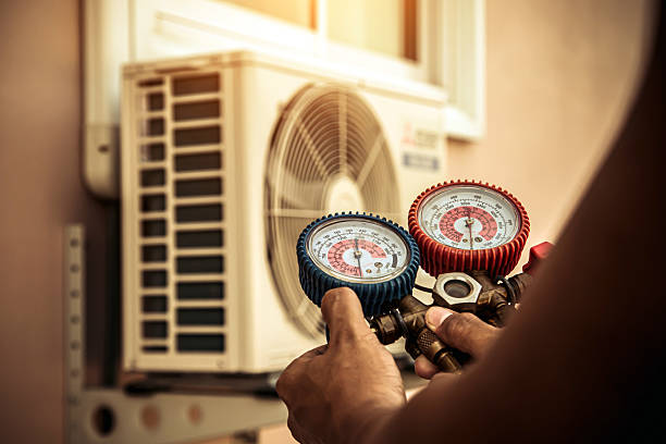 Professional Ac Installation technician working in Eagle Lake, FL